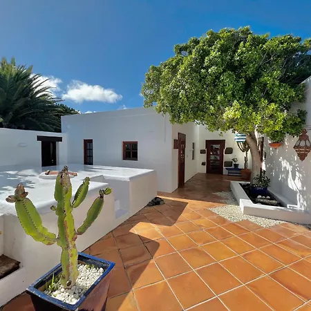 Casa Hibisco Mit Schoenem Garten * Уга