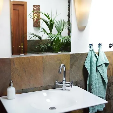 Casa Hibisco Mit Schoenem Garten Уга