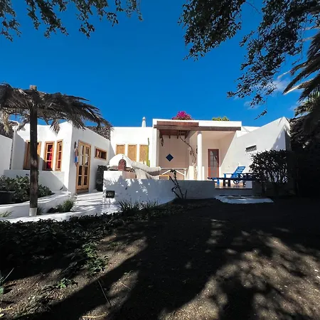 Casa Hibisco Mit Schoenem Garten Апартаменты *